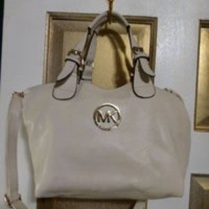 Michael Kors purse / white